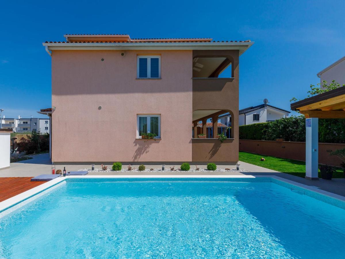 Holiday Home House Eric&Paolo By Interhome بولا المظهر الخارجي الصورة
