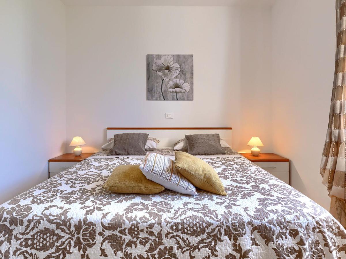 Holiday Home House Eric&Paolo By Interhome بولا المظهر الخارجي الصورة