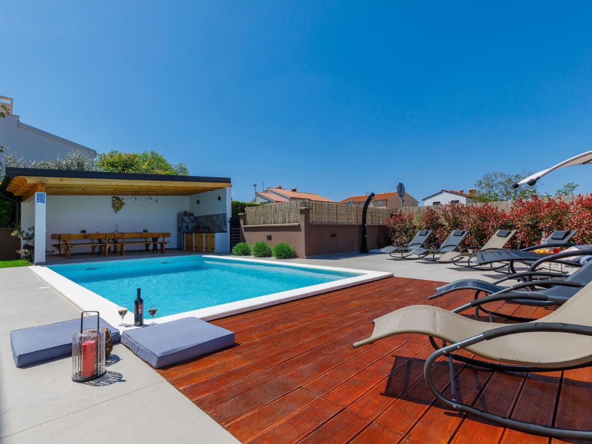 Holiday Home House Eric&Paolo By Interhome بولا المظهر الخارجي الصورة